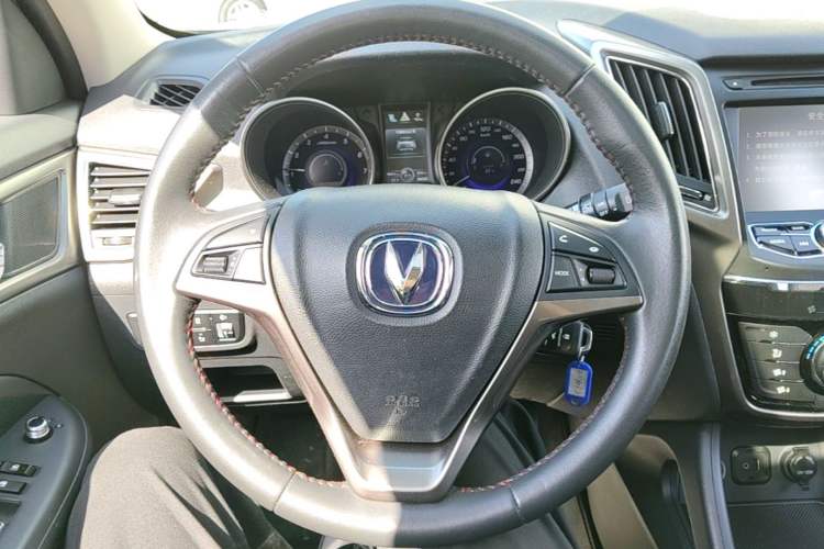 Used CHANGAN CS75 2014 2.0L Manual Luxury Version China IV Standard
