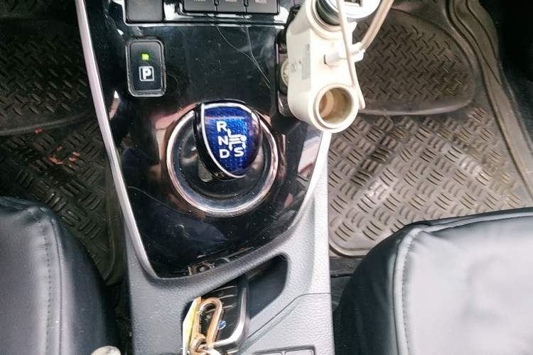 Used Toyota Corolla 2017 Revised Dual-Engine 1.8L E-CVT Leading Edition Gear Lever