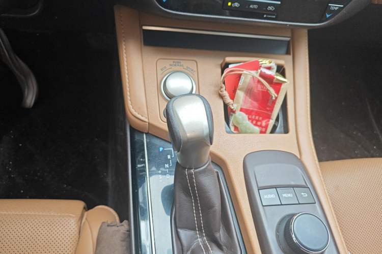 Used Lexus ES 2015 200 Elite Edition Gear Lever