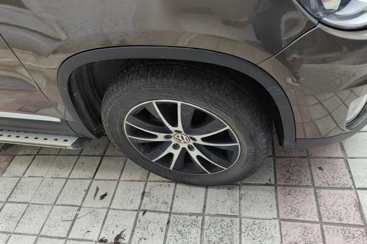 Used Volkswagen Tiguan 2013 1.8TSI Automatic Two-Wheel Drive Luxury Model Right Front Wheel Hub