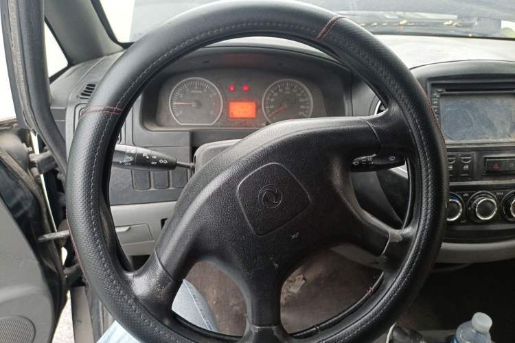 Used FORTHING Lingzhi 2014 M3 1.6L 7-Seater Comfort Model Steering Wheel