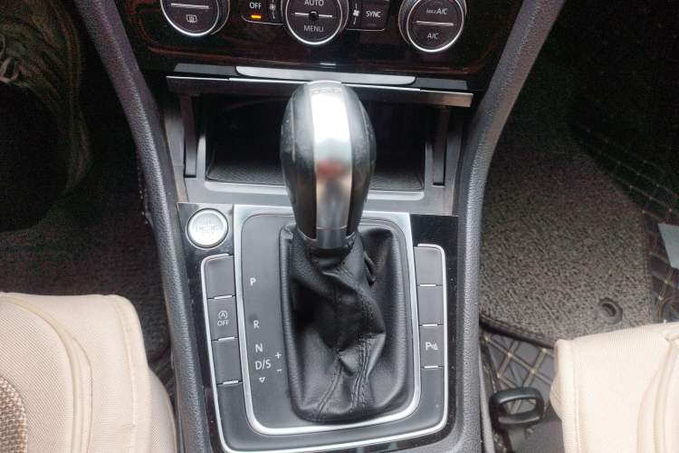 Used Volkswagen Golf 2014 1.4TSI Automatic Flagship Model Gear Lever