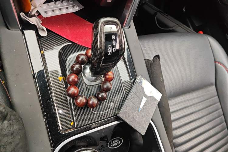 Used Land Rover Discovery Sport 2020 249 PS R-Dynamic Performance Edition Gear Lever