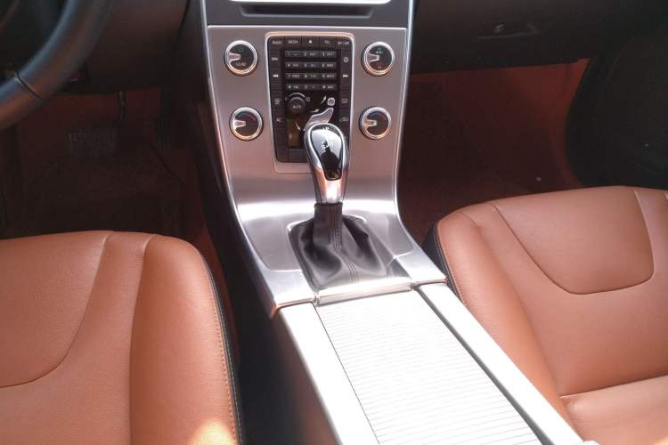 Used Volvo S60 2018 S60L T3 Smart Progress Edition Gear Lever