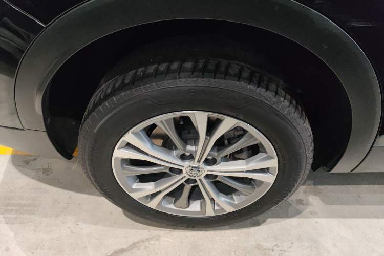 Used Buick Envision 2023 Encore Plus 652T Five-Seat All-Wheel-Drive Luxury Model Right Rear Wheel Hub