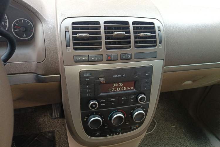 Used Buick GL8 2014 2.4L Classic Edition Audio And AC Panel