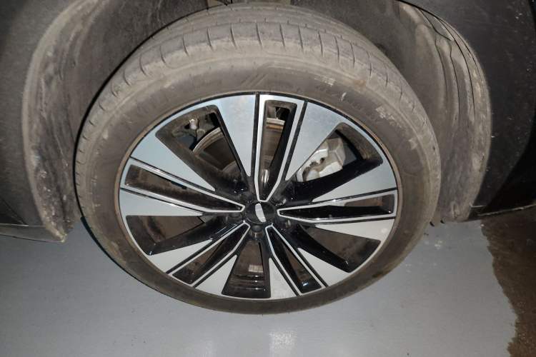 Used Geely Auto FX11 2025 4th Generation 1.5TD DCT Jinxiu Right Front Wheel Hub