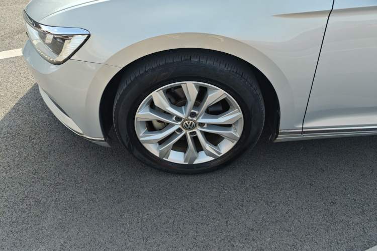 Used Volkswagen Magotan 2017 330TSI DSG Luxury Model Exterior 4