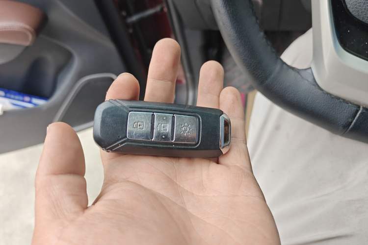 Used SWM X7 2017 1.5T Automatic Smart Enjoyment Version 7 Seats Vehicle Key