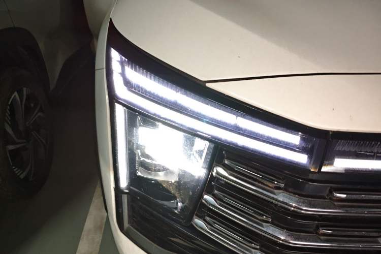 Used SOL X8 PLUS 2023 1.5 TGDI DCT Smart Home Edition 7-Seater