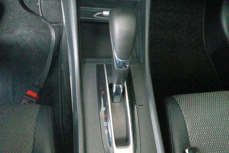 Used Honda Jade 2020 1.8L automatic Comfort version Gear Lever