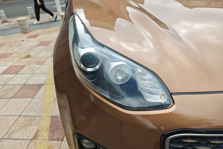 Used Kia KX5 2016 1.6T Automatic Two-Wheel Drive DLX Right Front Headlight