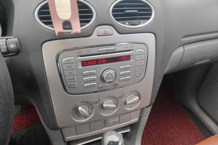 Used Ford Focus 2013 Hatchback Classic 1.8L Automatic Base Model Audio And AC Panel