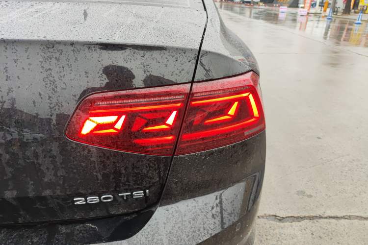 Used Volkswagen Magotan 2023 2 Million Units Limited Edition 280TSI DSG Leading Version