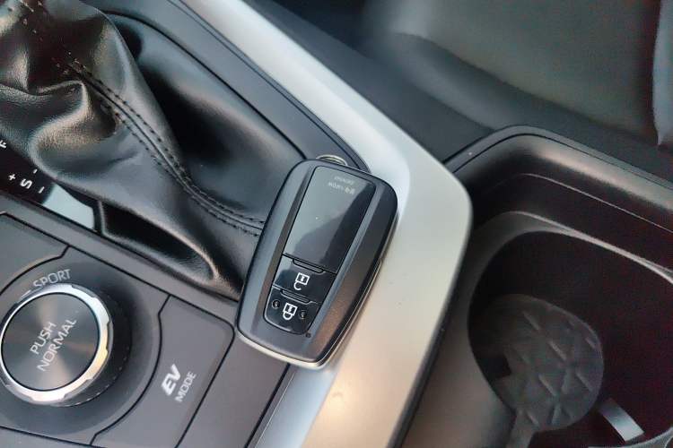 Used Toyota RAV4 2023 Dual-Engine 2.5L E-CVT Four-Wheel Drive Elite Plus Edition Vehicle Key