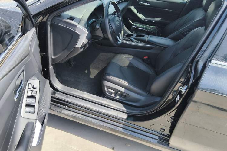 Used Toyota Avalon 2019 Dual-Engine 2.5L Luxury Edition China VI Standard Driver Seat