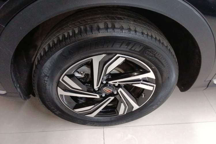Used Hongqi HS5 2022 Revised Version 2.0T Smart Connect Flagship Edition Left Front Wheel Hub