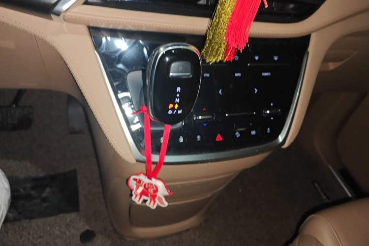 Used Buick GL8 2020 ES Land Cruiser 653T Luxury Edition Gear Lever