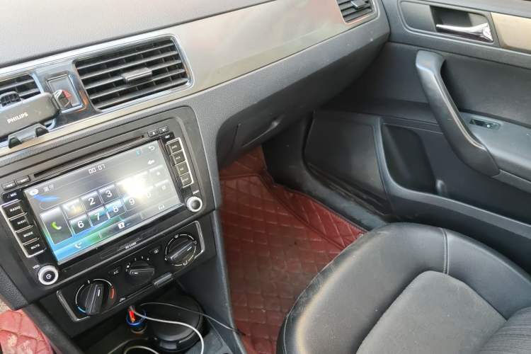 Used Volkswagen Santana 2015 1.6L Manual Comfort Edition Audio And AC Panel