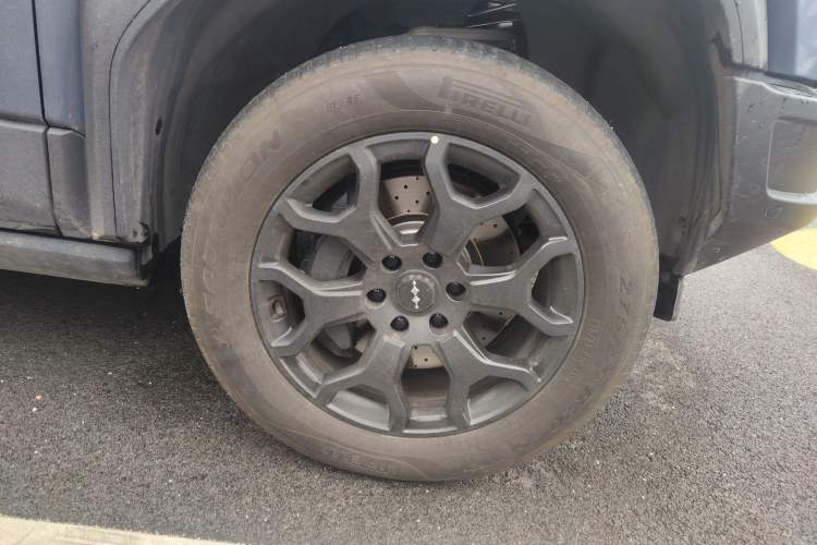 Used Formula Leopard 5 2023 Cloud Ride Flagship Edition
