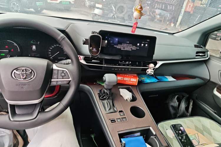 Used Toyota Granvia 2026 Model 2.5L Hybrid Comfort Edition Audio And AC Panel