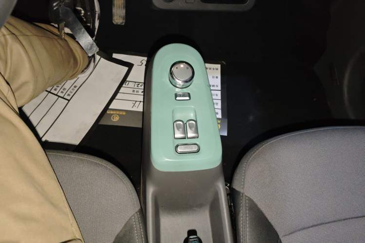 Used CHANGAN NEVO Lumin 2022 155 km – Refreshingly Sweet Edition Gear Lever