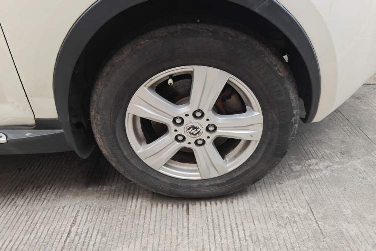 Used Lifan Auto X60 2015 1.8L CVT Comfort Model China IV Standard Right Front Wheel Hub