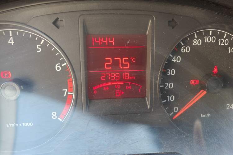 Used Volkswagen Jetta 2013 1.6L Manual Fashion Edition Odometer Close Up