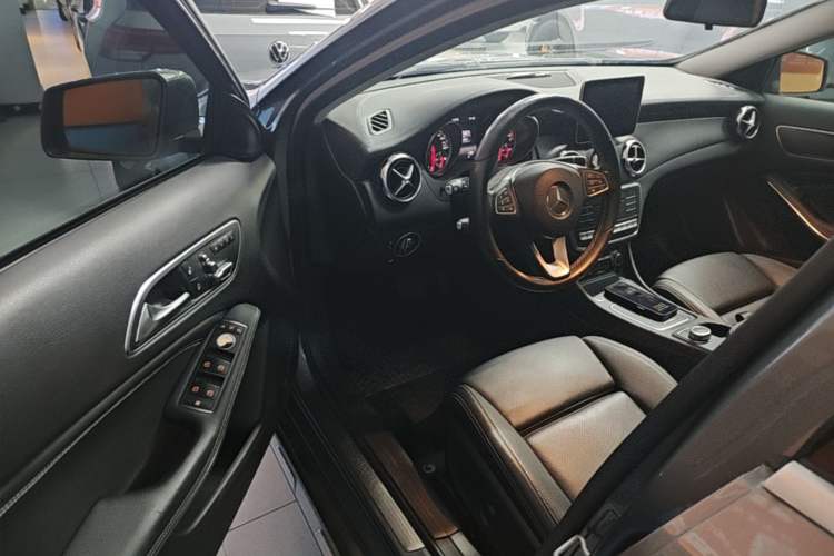 Used Mercedes-Benz GLA 2017 GLA 220 4MATIC Fashion Model Driver Seat