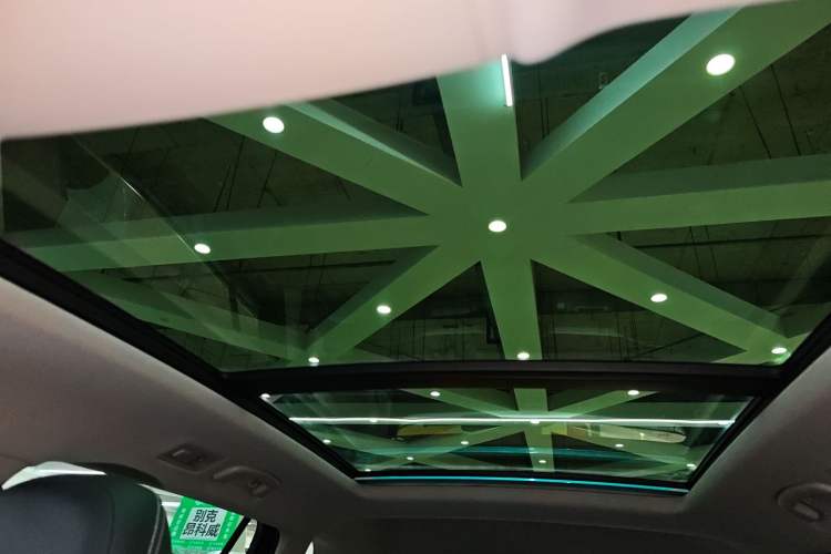 Used Volkswagen Tiguan L 2019 Updated Version 330TSI Automatic Two-Wheel Drive Panoramic Comfort Edition China VI Standard Headliner