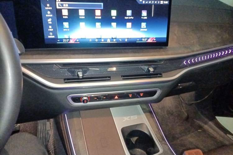 Used BMW X5 2023 xDrive 30Li Luxury M Sport Night Edition Package Audio And AC Panel