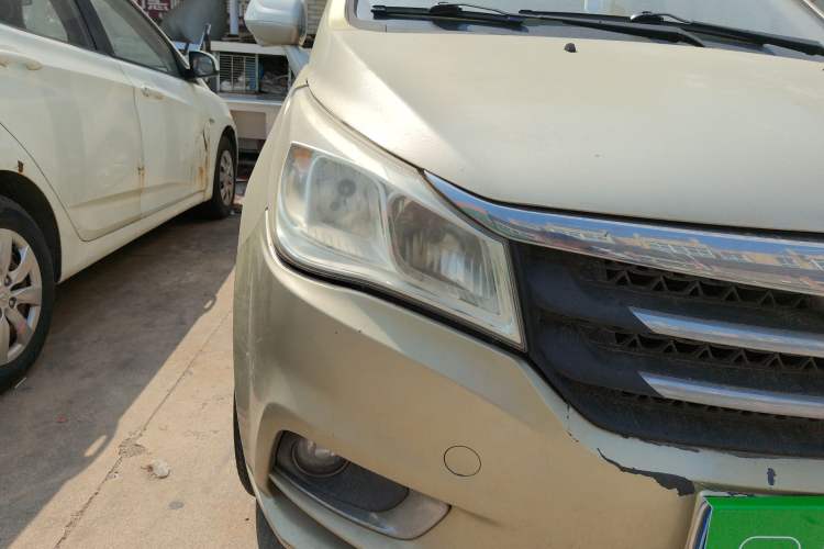 Used FAW Yingzhi 737 2015 1.5L Manual Deluxe Navigation Version Right Front Headlight