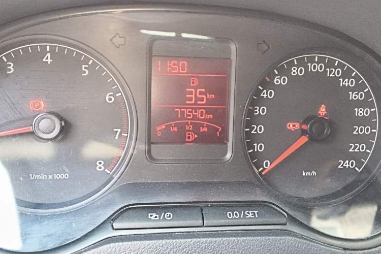 Used Volkswagen Polo 2012 1.6L Cross Polo MT
