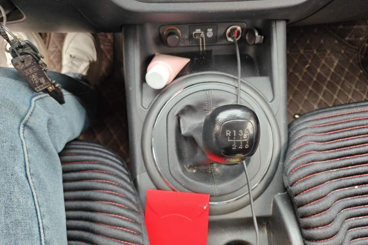 Used Kia Sportage R 2015 2.0L Manual Two-Wheel Drive GL Model Gear Lever