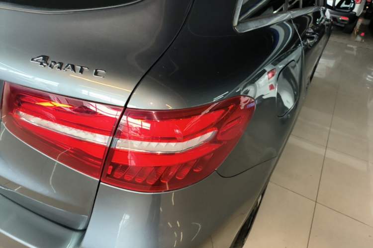 Used Mercedes-Benz GLC 2018 GLC 260 4MATIC Luxury Model
