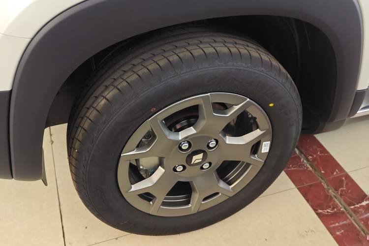 Used Baojun Spark EUV 2026 301km Flagship Edition Left Front Wheel Hub