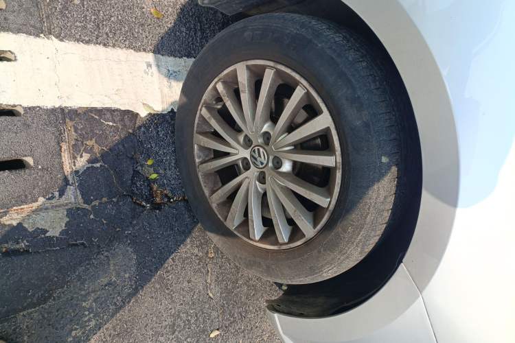 Used Volkswagen Lavida 2013 1.4TSI DSG Luxury Edition Right Front Wheel Hub