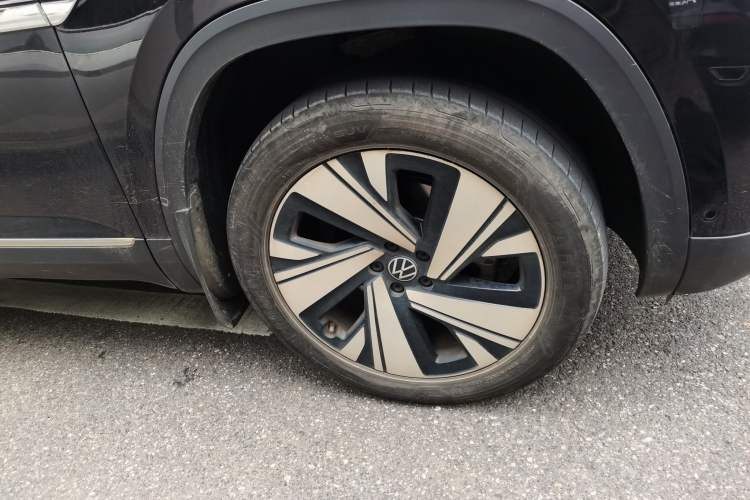 Used Volkswagen Teramont 2023 380TSI Four-Wheel Drive Prestige Luxury Edition Right Front Wheel Hub