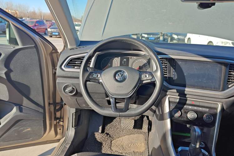 Used Volkswagen T-ROC 2018 230TSI DSG Two-Wheel Drive Advanced Version China V Standard
