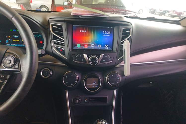 Used BYD Song 2017 Gaishi Upgrade Edition 1.5TI Manual Elite Model Audio And AC Panel