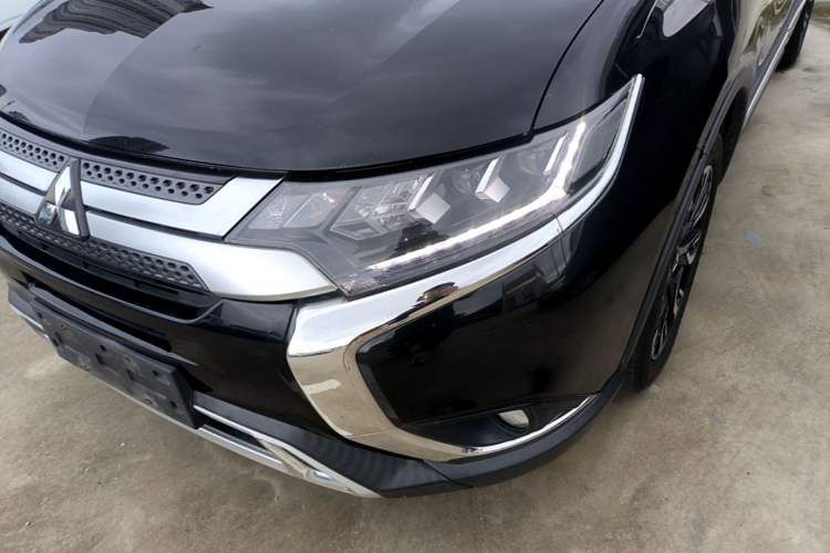 Used Mitsubishi Outlander 2020 2.4L 4x4 Prestige Edition 7-Seater Left Front Headlight