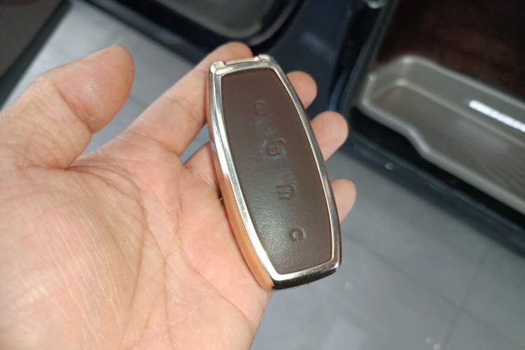 Used Denza D9 2022 DM-i 970 Four-Wheel Drive Flagship Model
