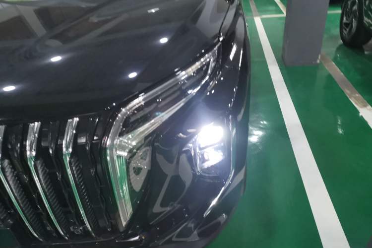 Used Hongqi HS7 PHEV 2024 2.0T PHEV Four-Wheel Drive Flagship Edition 6 Seats
