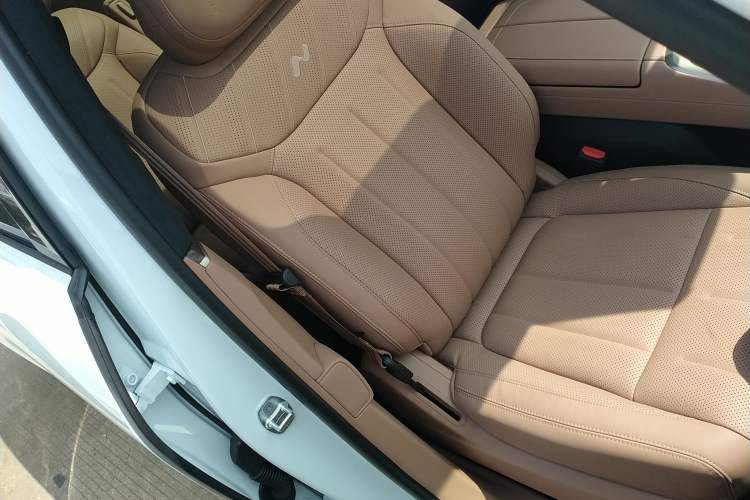 Used ONVO Luxeed L90 2025 Model—Ultra Six-Seater Version Right Front Seat