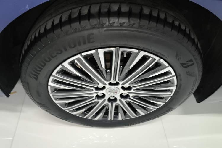 Used Buick GL8 New Energy 2024 Lu Zun Luxury Edition 7-Seater Right Rear Wheel Hub