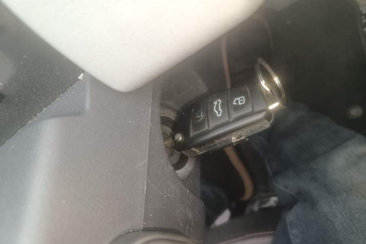 Used Chery QQ Ice Cream 2022 170km Sundae Phosphate Lithium-Ion