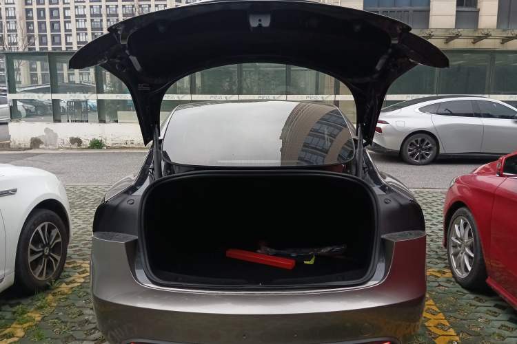 Used Tesla Model 3 2023 Rear-Wheel-Drive Version
