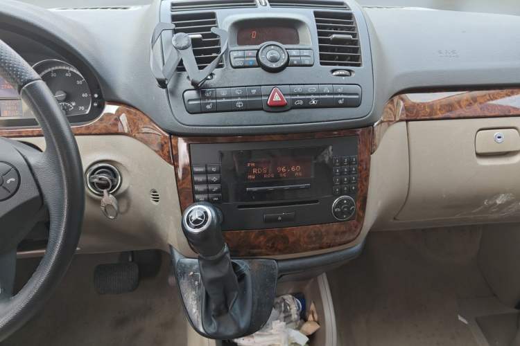 Used Mercedes-Benz Viano 2010 2.5L Prestige Edition Audio And AC Panel