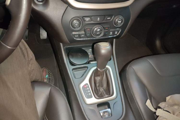 Used Jeep Cherokee 2016 2.0L Superior Edition