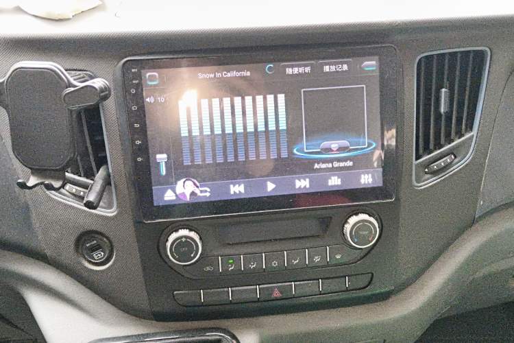 Used Foton Toano 2019 2.5T E7 (5.6 meters) 6-seater 4J25TC3